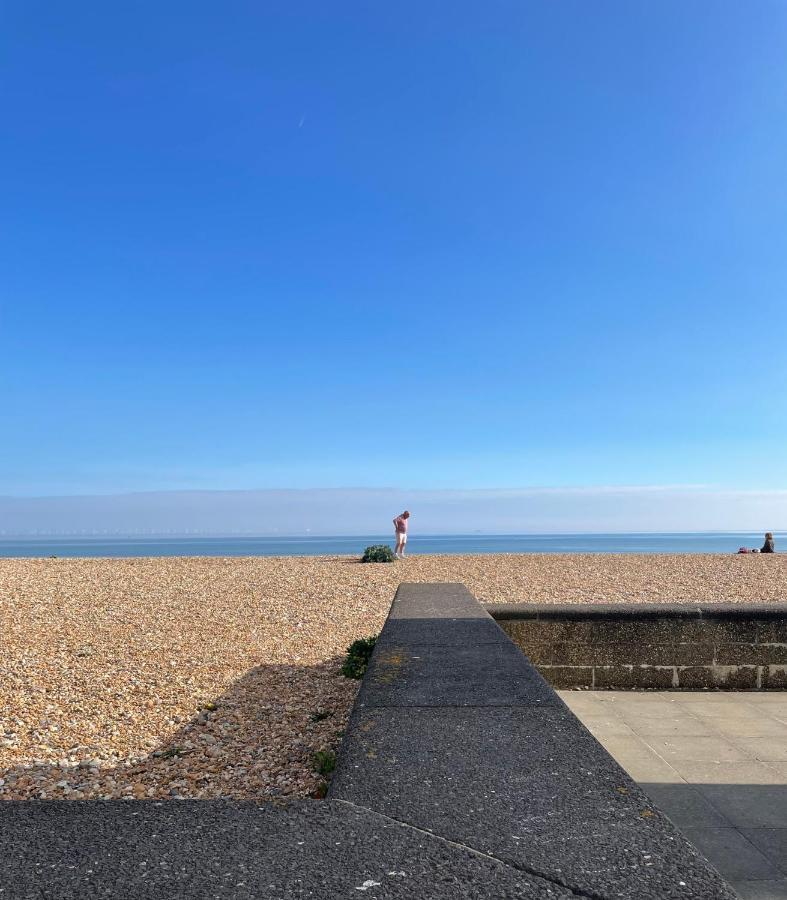 Lovely Bijou Loft Apt, One Road Back From The Sea Apartment Worthing Exterior foto